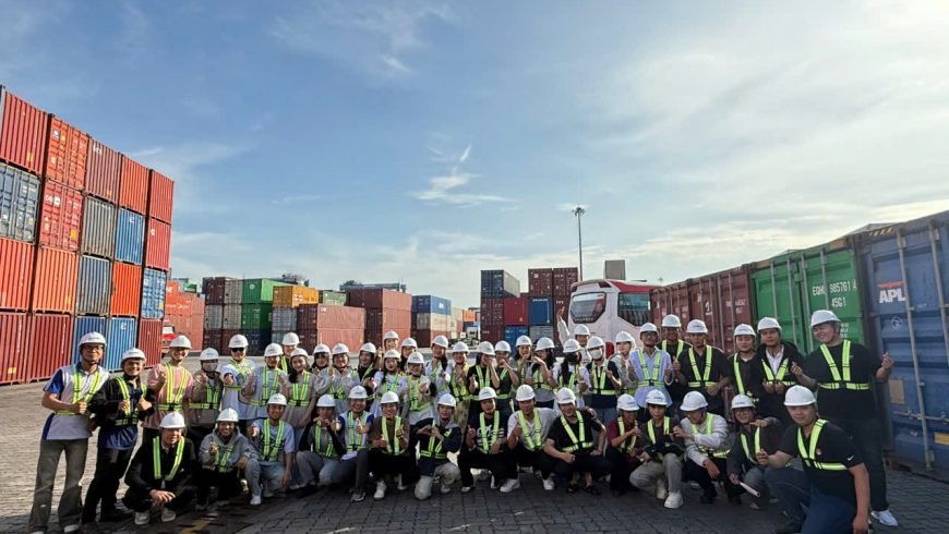 Sinh viên Trường Cao đẳng Kinh tế – Kỹ thuật Cần Thơ đến và tham quan tại cảng Tân Cảng Cát Lái