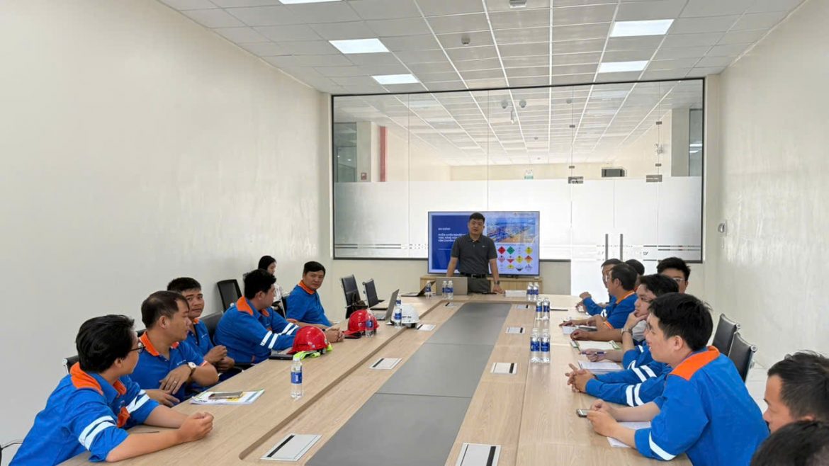 Tổng kết khóa học “Tập huấn an toàn đối với hàng hóa nguy hiểm” tại cảng Phước An